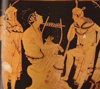 Ο Ορφεύς σε ερυθρόμορφες παραστάσεις αγγείων των μέσων του 5ου αι. π.Χ. : Kρατήρας στο Βερολίνο. Στις πρωϊμότερες παραστάσεις της αρχαιότητας ο Ορφεύς δεν απεικονίζεται ως Θραξ 