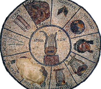 Υστερο - ελληνιστικό ψηφιδωτό από την Ήλιδα με τα σύμβολα των Μουσών, του Απόλλωνα και της Μνημοσύνης (αρχαιολογικό Μουσείο Ήλιδας): ο Απόλλων με λύρα, η Καλλιόπη με πινακίδα, η Ουρανία με ουράνια σφαίρα, η σκεπτόμενη Πολύμνια χωρίς σύμβολο, η Ερατώ και η Τερψιχόρη με λύρες, η Μελπομένη και η Θάλεια με θεατρικές μάσκες, η Ευτέρπη με αυλό, η Κλειώ με πάπυρο και η Μνημοσύνη με το όρος Πιερία. (© ΥΠ.ΠΟ.Α) 