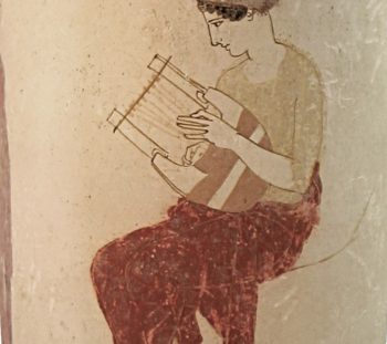 Μούσα στον Ελικώνα. Κλασσική λευκή λήκυθος. Μόναχο, Staatliche Antikensammlungen 